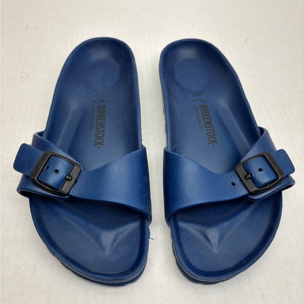 Birkenstock rubber sandals, women SZ 7, box 2